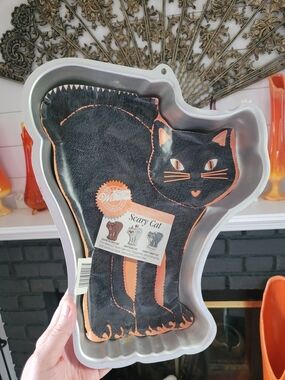 Vintage Scary Cat Cake Mold
